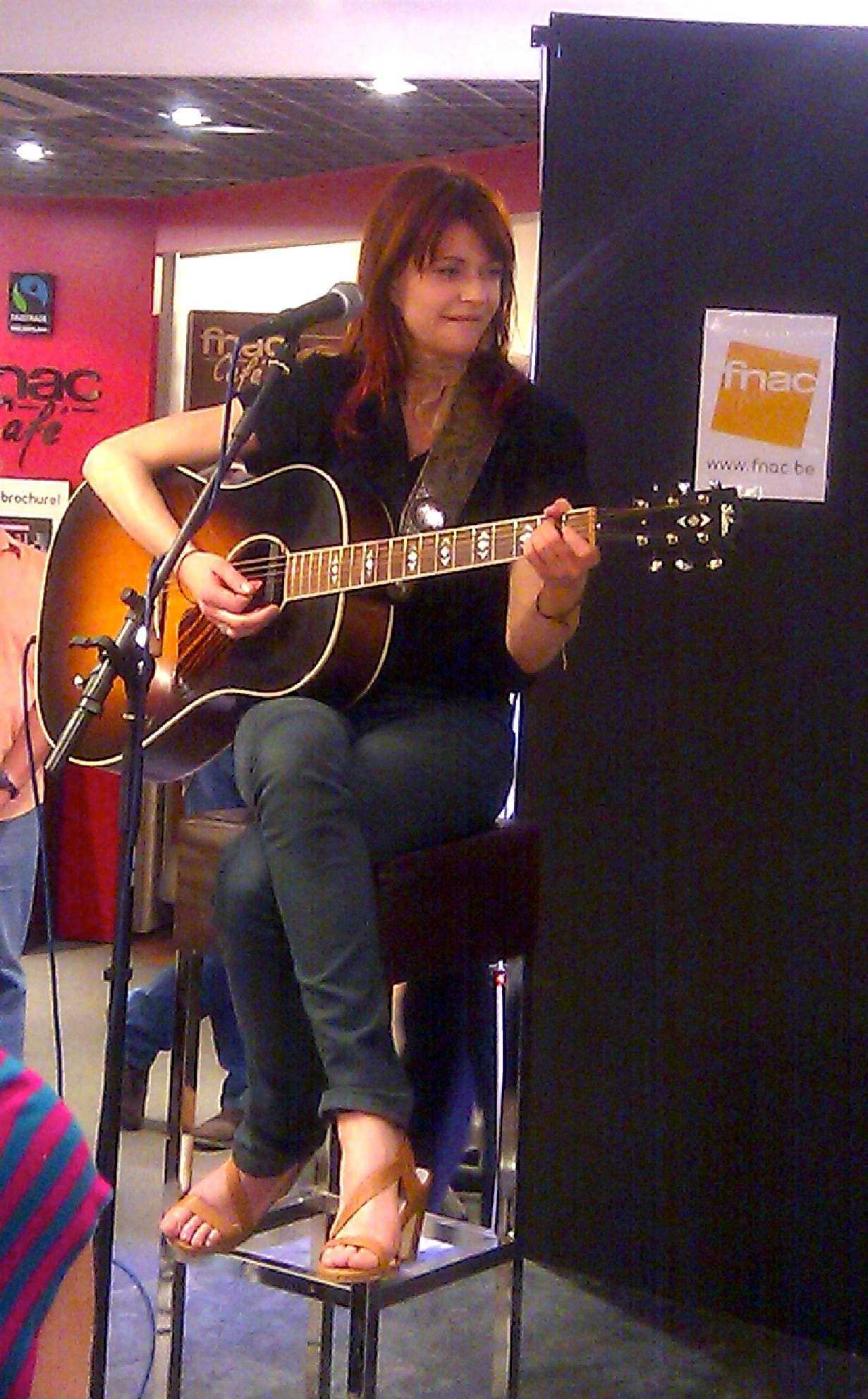 Axelle red concert in Fnac