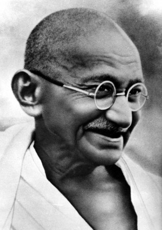 Brief van Gandhi aan Hitler - Aardling