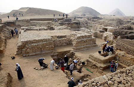 Piramide van Sesheshet in Saqqara